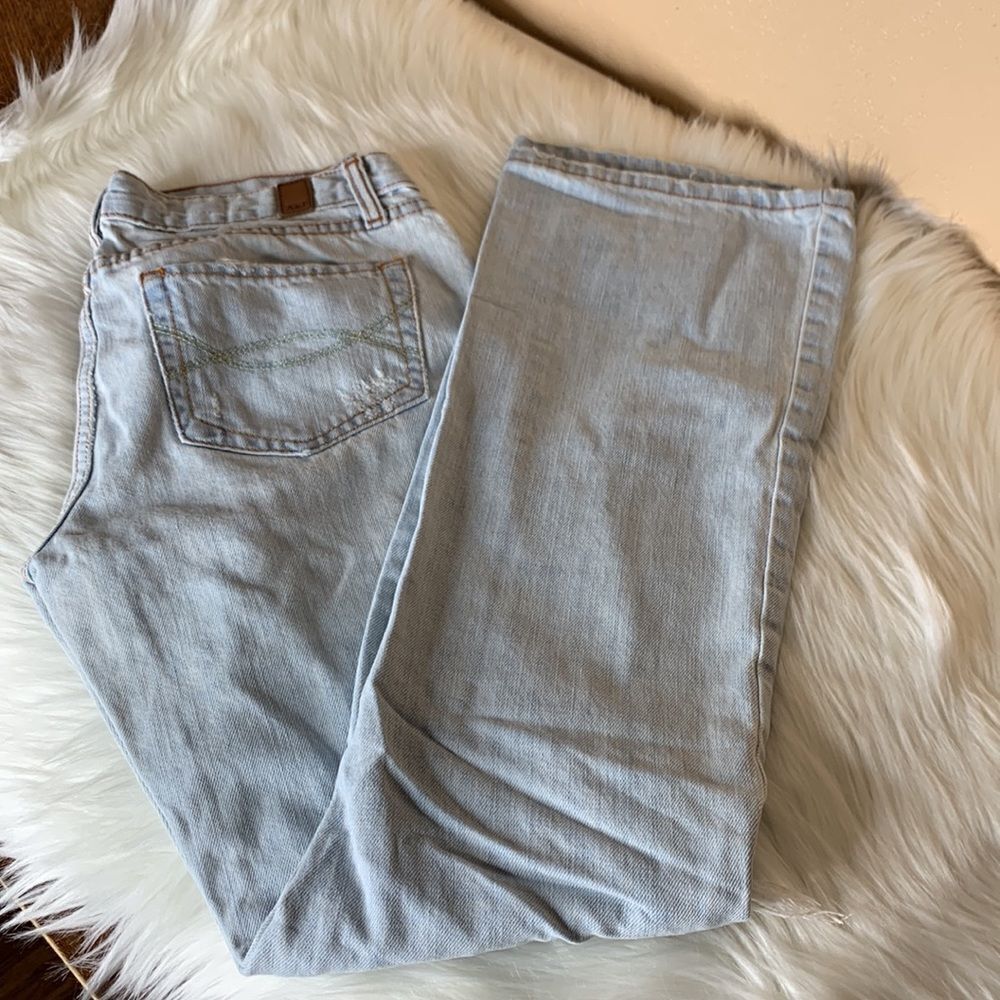 Abercrombie & Fitch Light Wash Destroyed Emma Jeans Size 2S